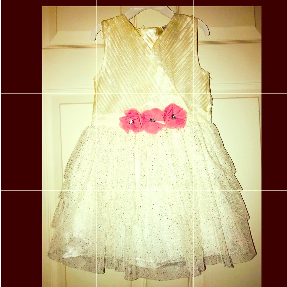 👗 Nicole Miller Dress Tulle flower Size 6.